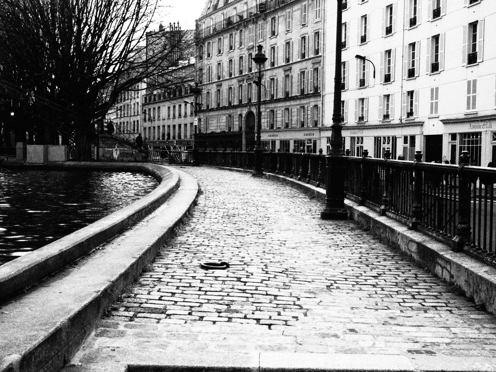 Parisians Master Phone-Free Hours Along Canal Saint-Martin