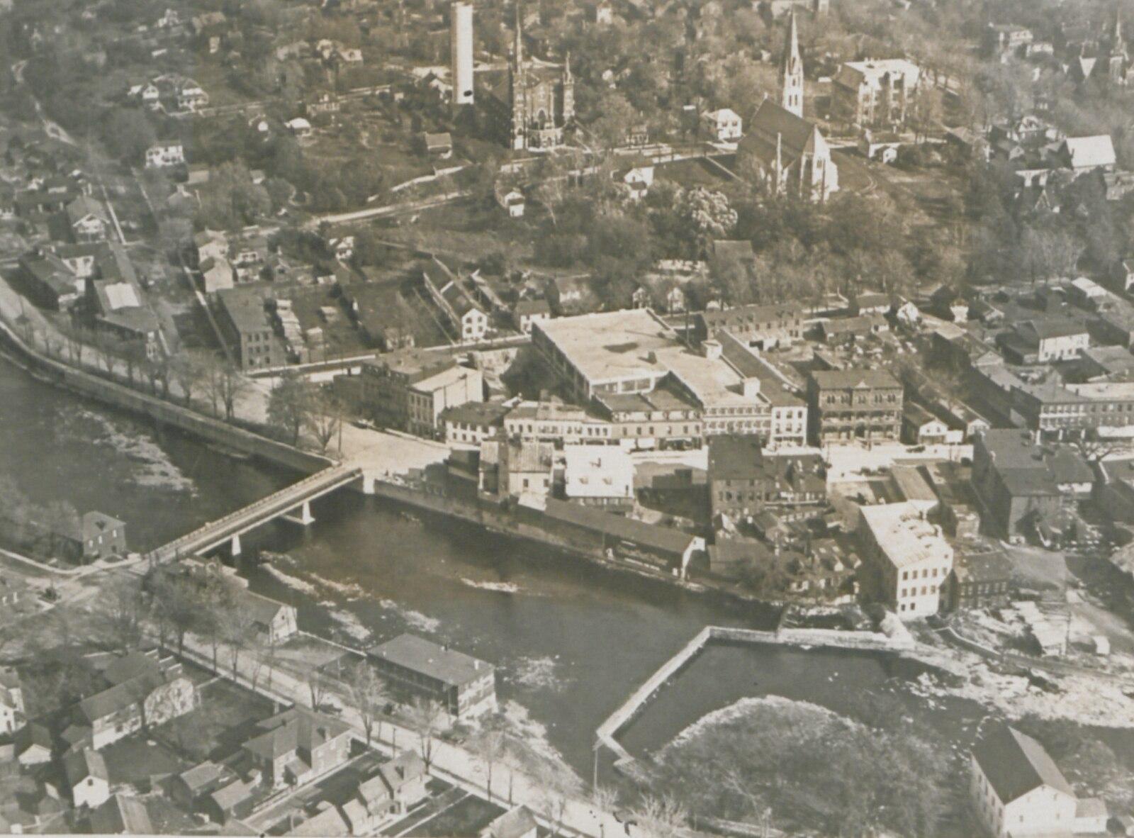 Belleville Ontario from the Air (HS85 10 36724)