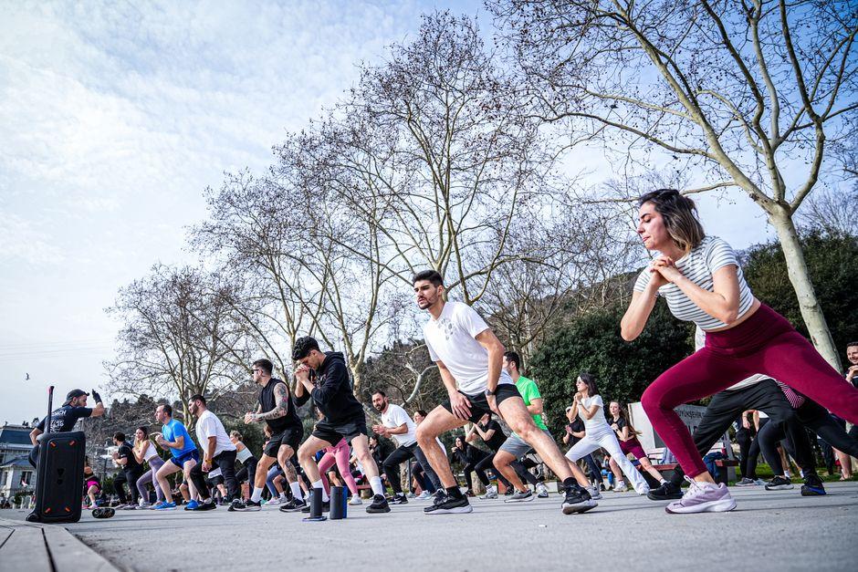 Group Outdoor Fitness Class in Istanbul Park
