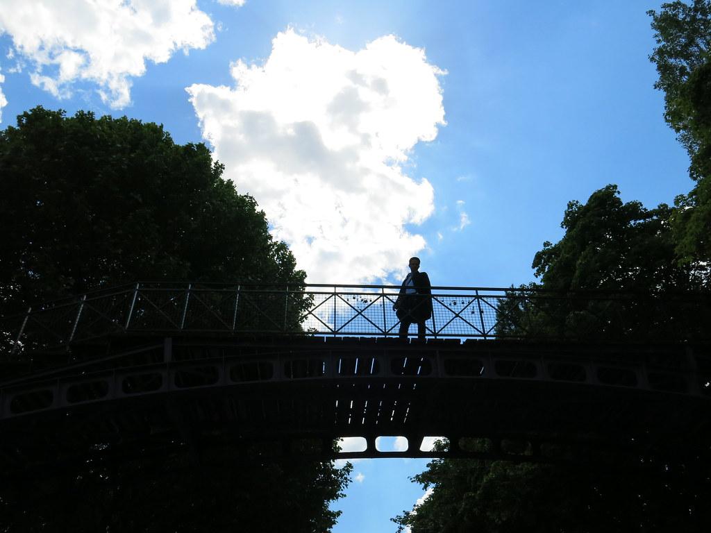 Residents Revisit Canal Saint-Martin's Rich History in Paris