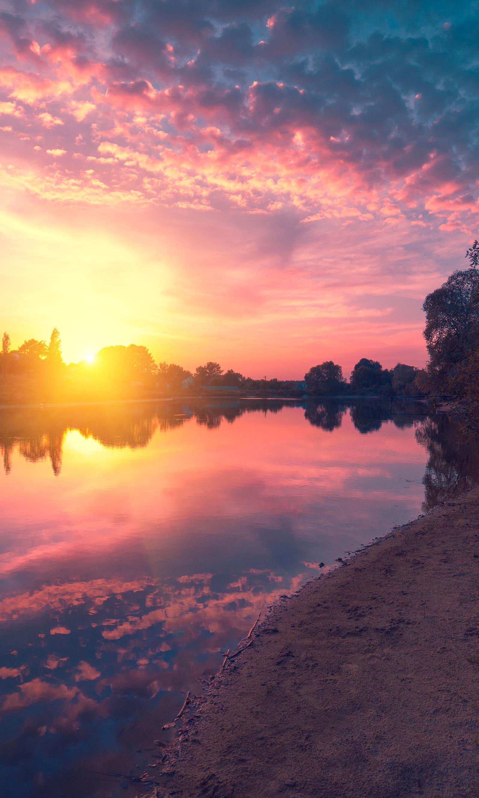 Latin Quarter Early Risers Discover Hidden Parks for Dawn Yoga