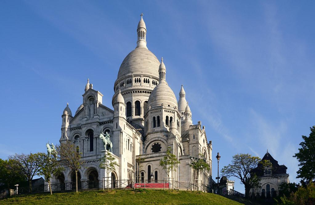 Montmartre's Steep Streets Transform Daily Walks Into Powerful Mindfulness Practice